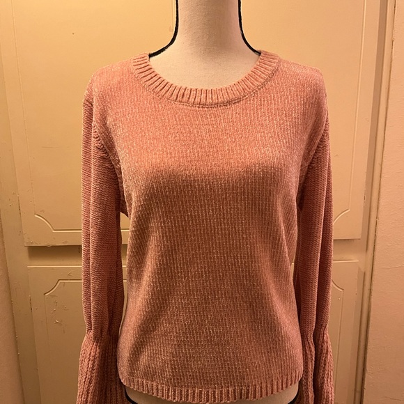Elan Sweaters - Elan Pink Top Long Sleeve. The top size is small but it fits more like Medium
